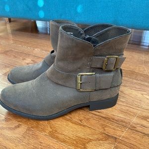 Women’s booties size 9